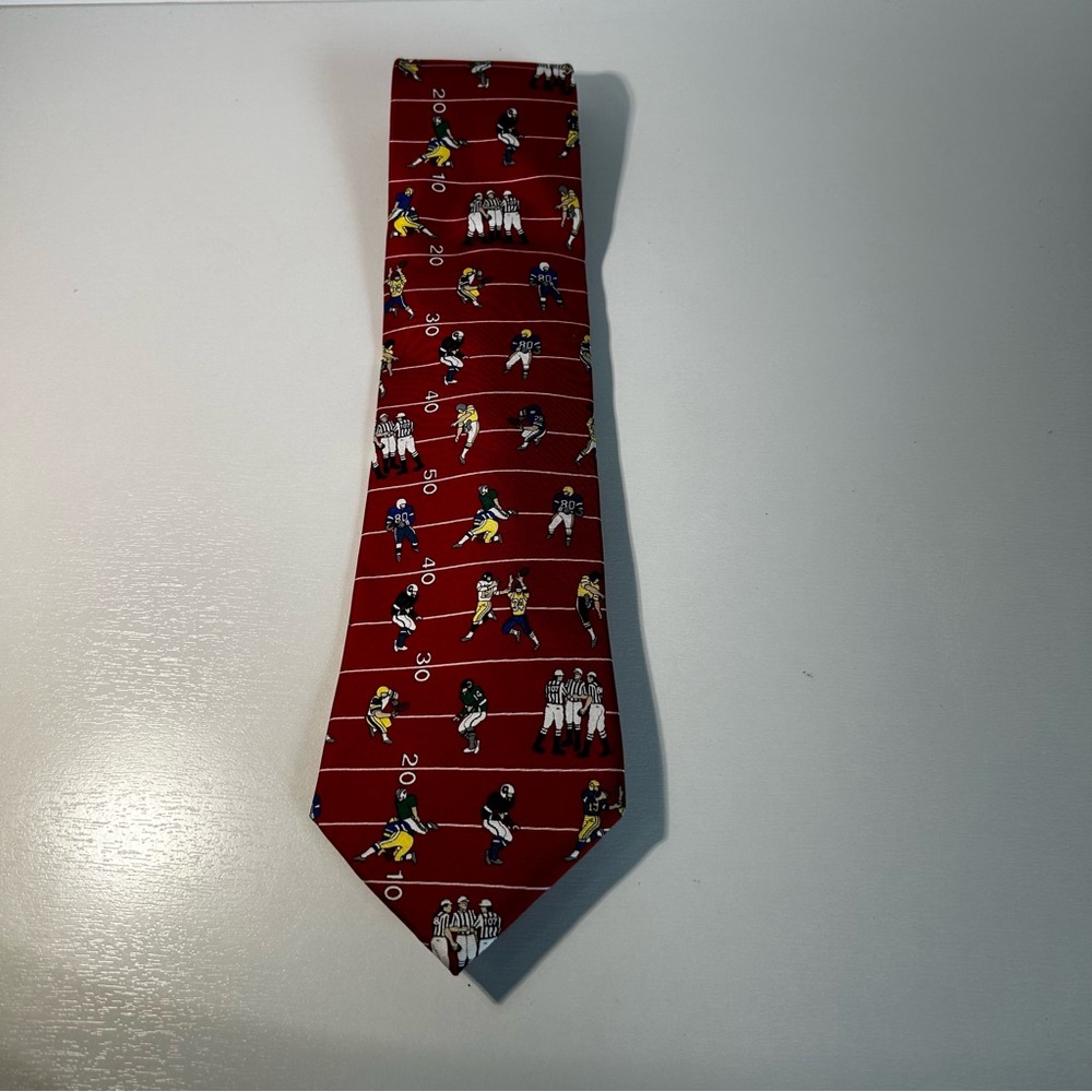 Alynn Neckwear neck tie 50 YARD LINE pro football players touchdown SILK RED USA